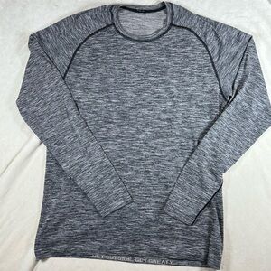 Lululemon Size Large Gray Tech Long Sleeve Athletic Vented Shirt EUC